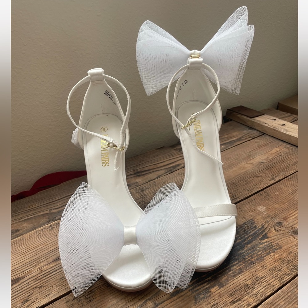 Dream Paris White Bow Heels